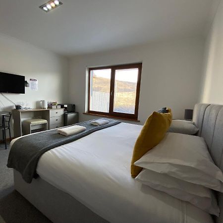 Highland Stays - Ben View Room & Jacuzzi Bath Fort William Exterior photo