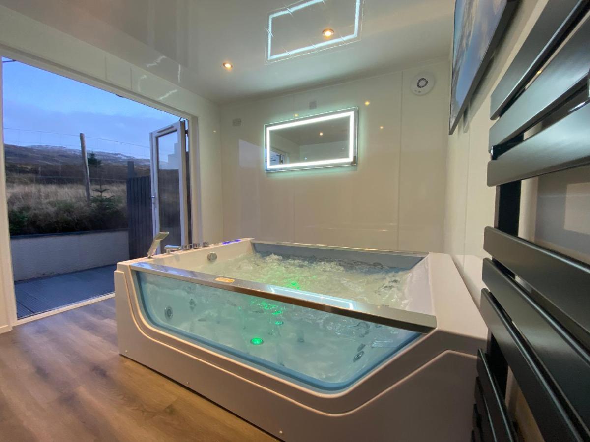 Highland Stays - Ben View Room & Jacuzzi Bath Fort William Exterior photo