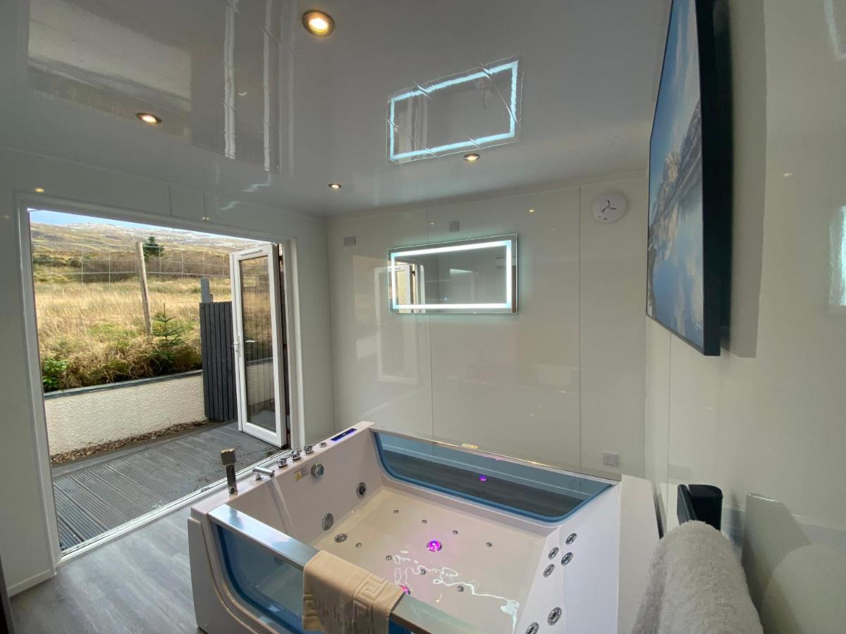Highland Stays - Ben View Room & Jacuzzi Bath Fort William Exterior photo